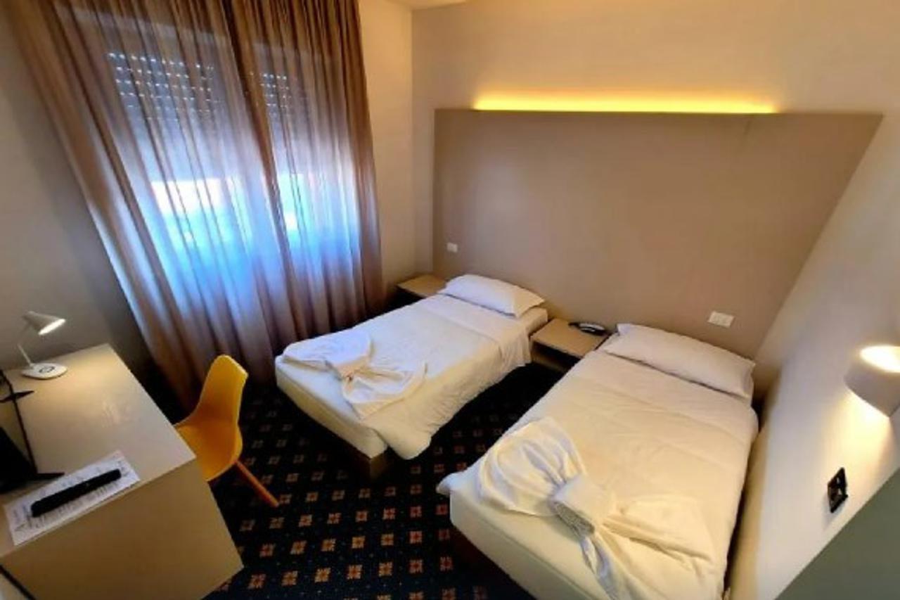 Hotel Azzano Decimo Exteriér fotografie
